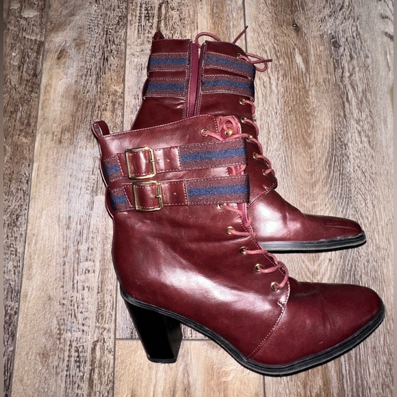 Maroon lace up boots - Size 11 - Picture 2 of 3